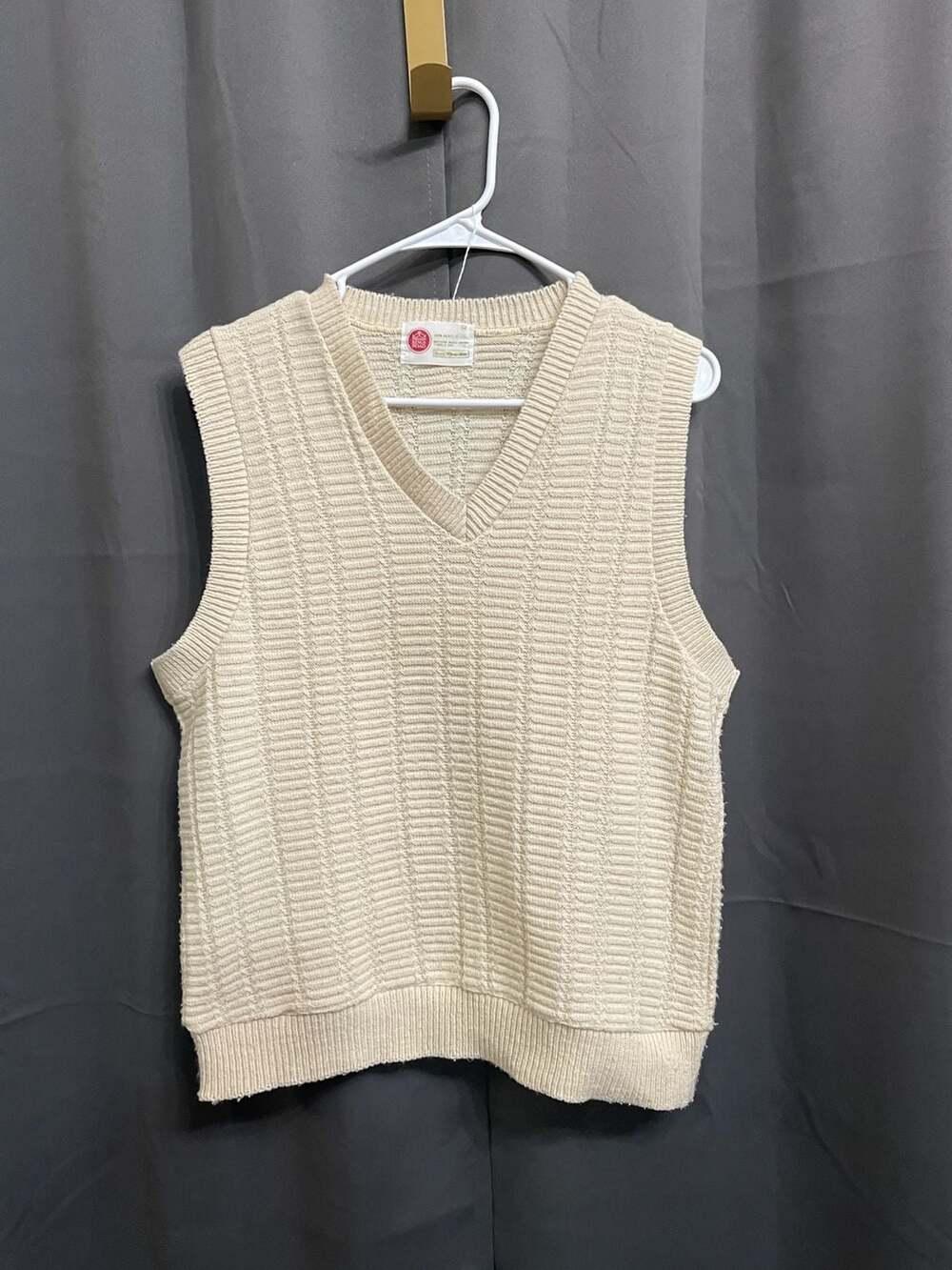 VTG Kings Road Acrylic V-Neck Knit Sweater Vest Cream Medium
